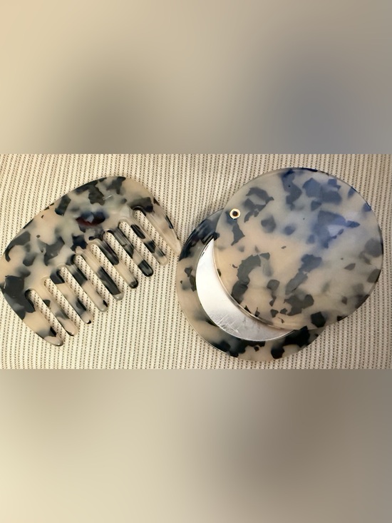 Source Unknown Other - Faux Tortoiseshell Hair Comb & Round Mirror new without tag